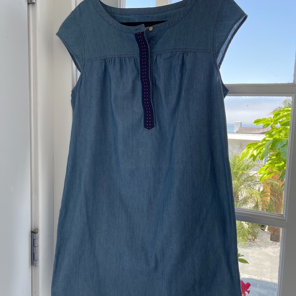 Vineyard Vines Chambray dress size12